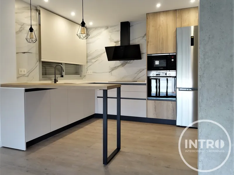 Cocina reformada para un ático en Algezares
